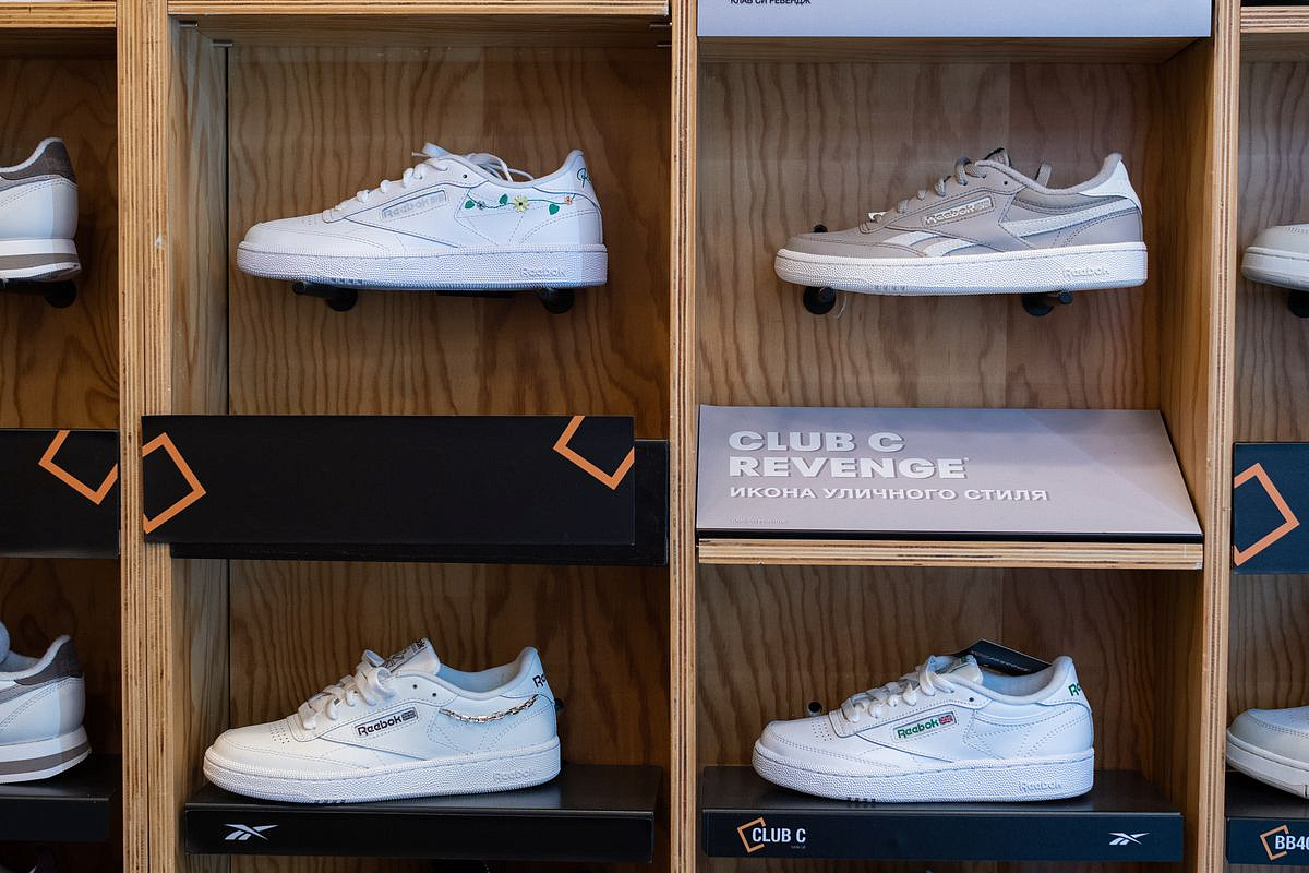 Кроссовки в магазине Sneaker Box, ТРК «Фантастика», 2-й этаж