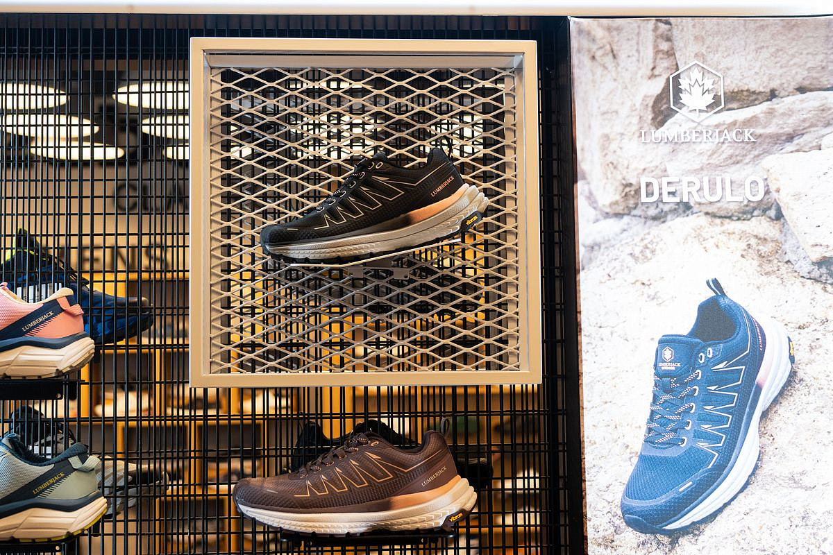 Кроссовки в магазине Sneaker Box, ТРК «Фантастика», 2-й этаж