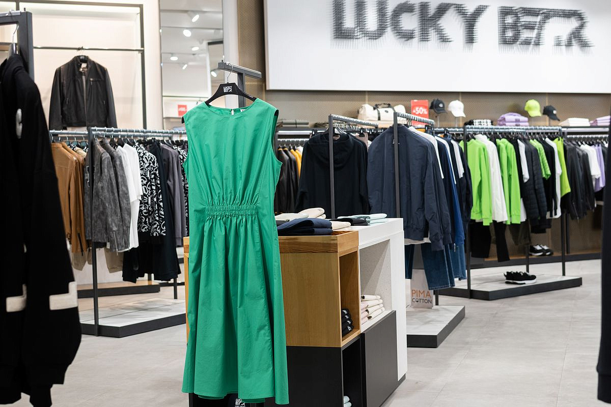 Платье со сборкой в магазине Lucky Bear. ТРК «Фантастика», 1-й этаж