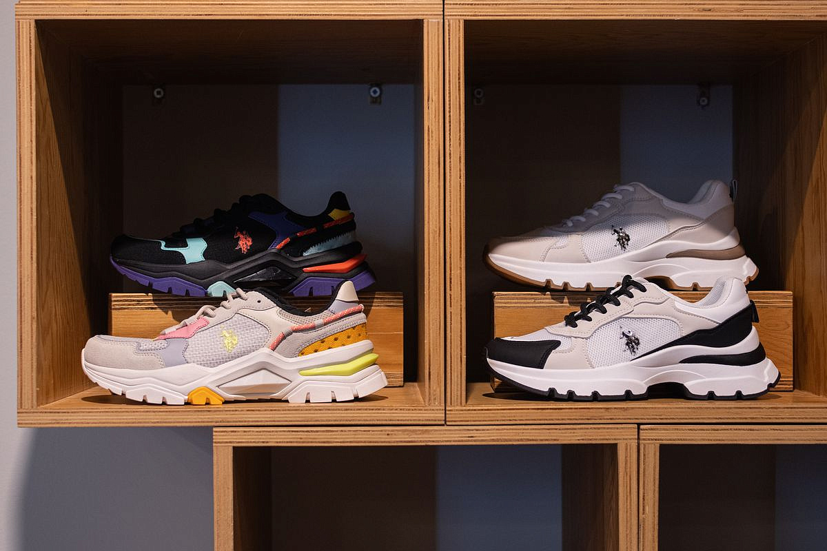 Кроссовки в магазине Sneaker Box, ТРК «Фантастика», 2-й этаж