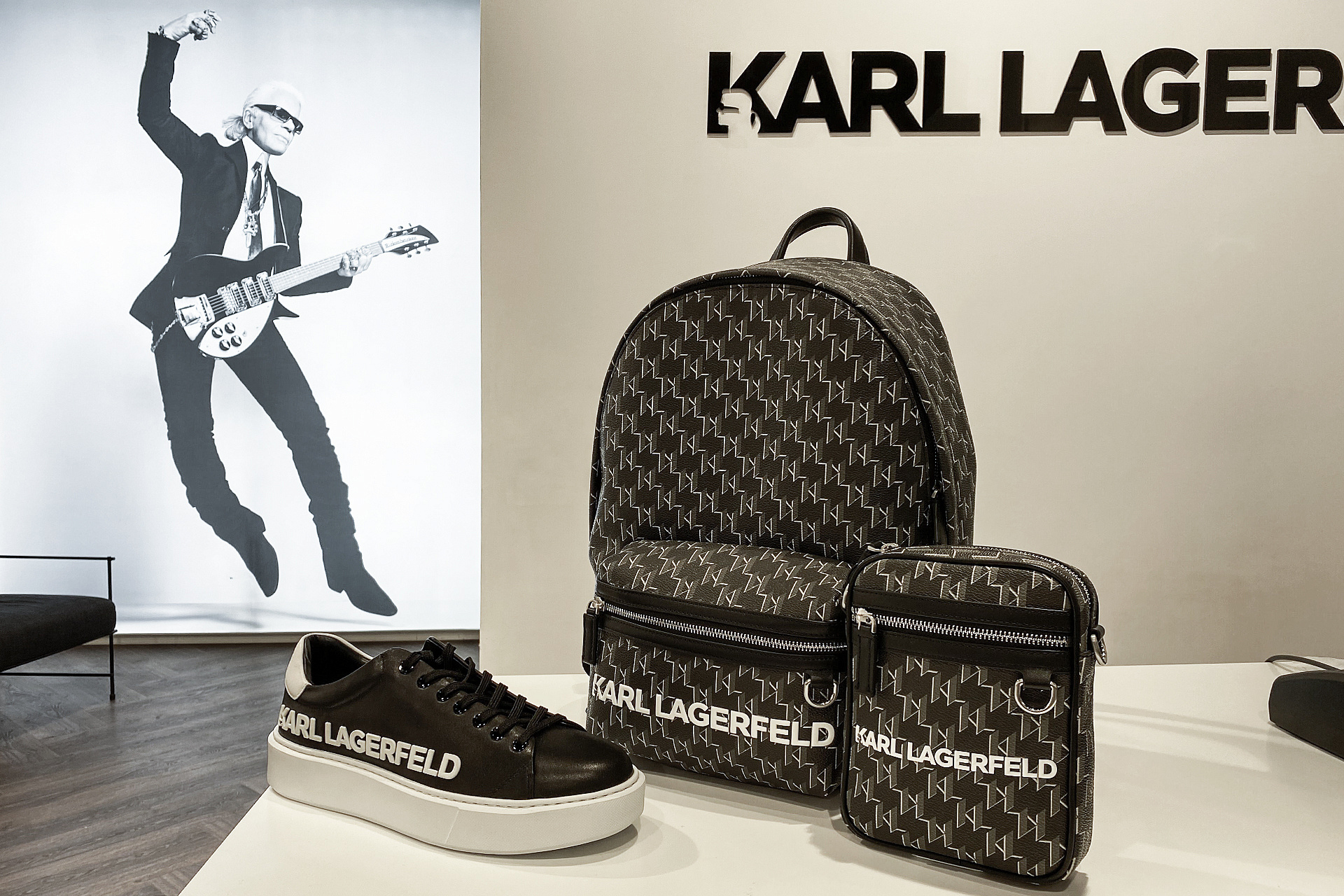 Где купить: KARL LAGERFELD,ТРК «Фантастика», 1-й этаж.