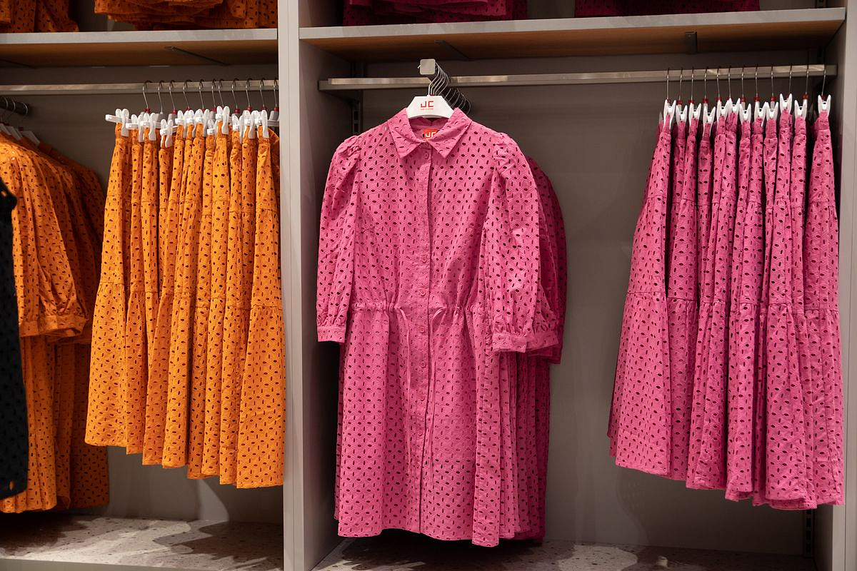 Платье JUST CLOTHES с эффектом кроше. ТРК «Фантастика», 1-й этаж