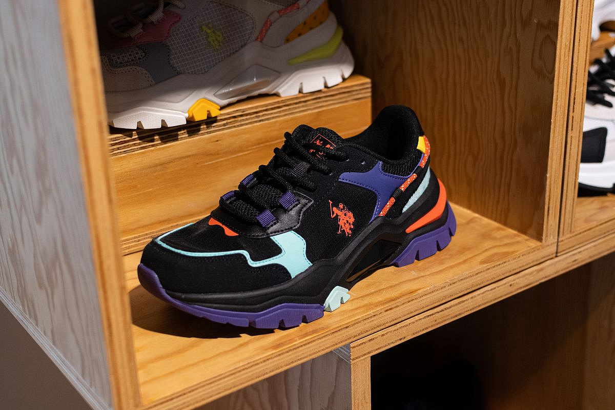 Кроссовки в магазине Sneaker Box, ТРК «Фантастика», 2-й этаж